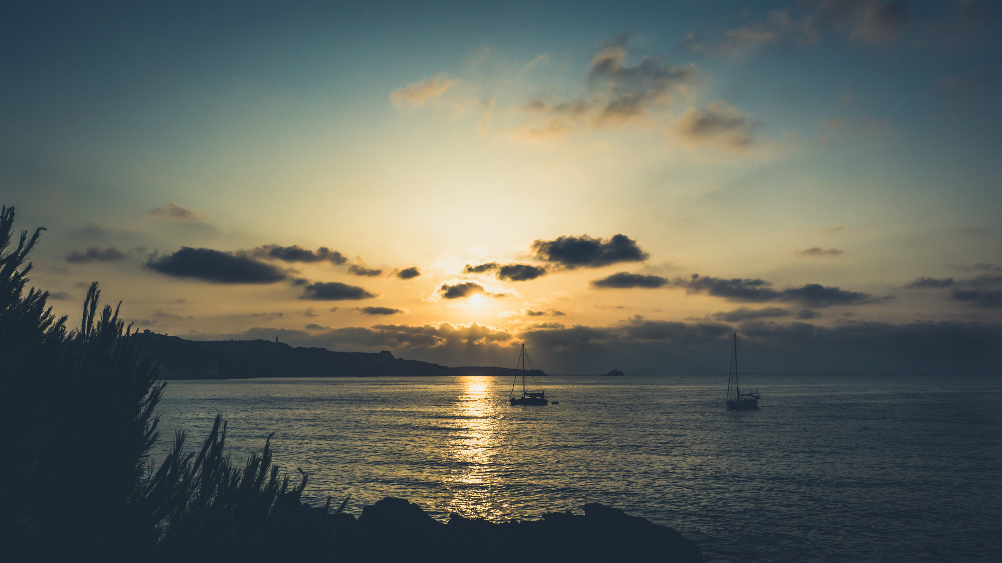 Sony Sonnar T* E 24mm F1.8 ZA sample photo. Light show photography