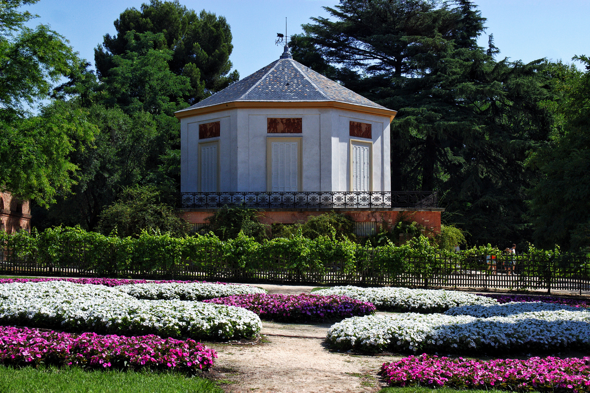 Canon 17-50mm sample photo. Parque de el capricho en madrid photography