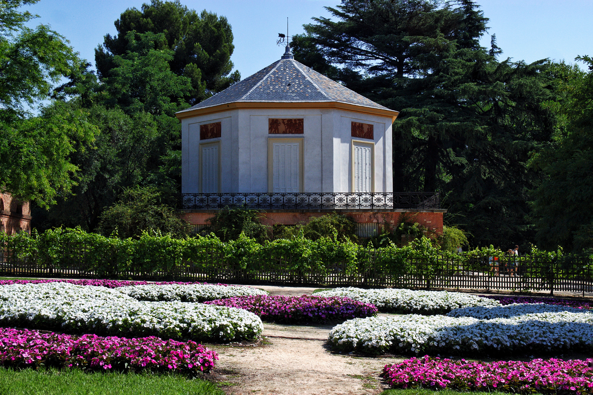 Canon 17-50mm sample photo. Parque de el capricho en madrid photography