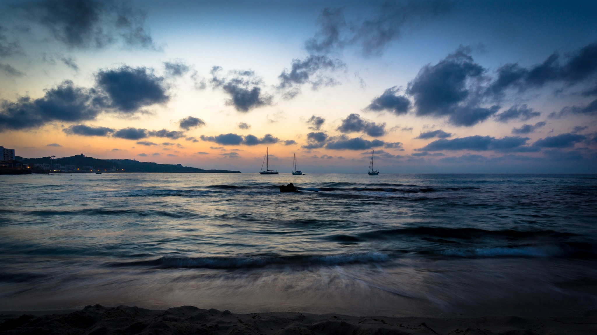 Sony a6000 + Sony E 10-18mm F4 OSS sample photo. Brandung am morgen photography