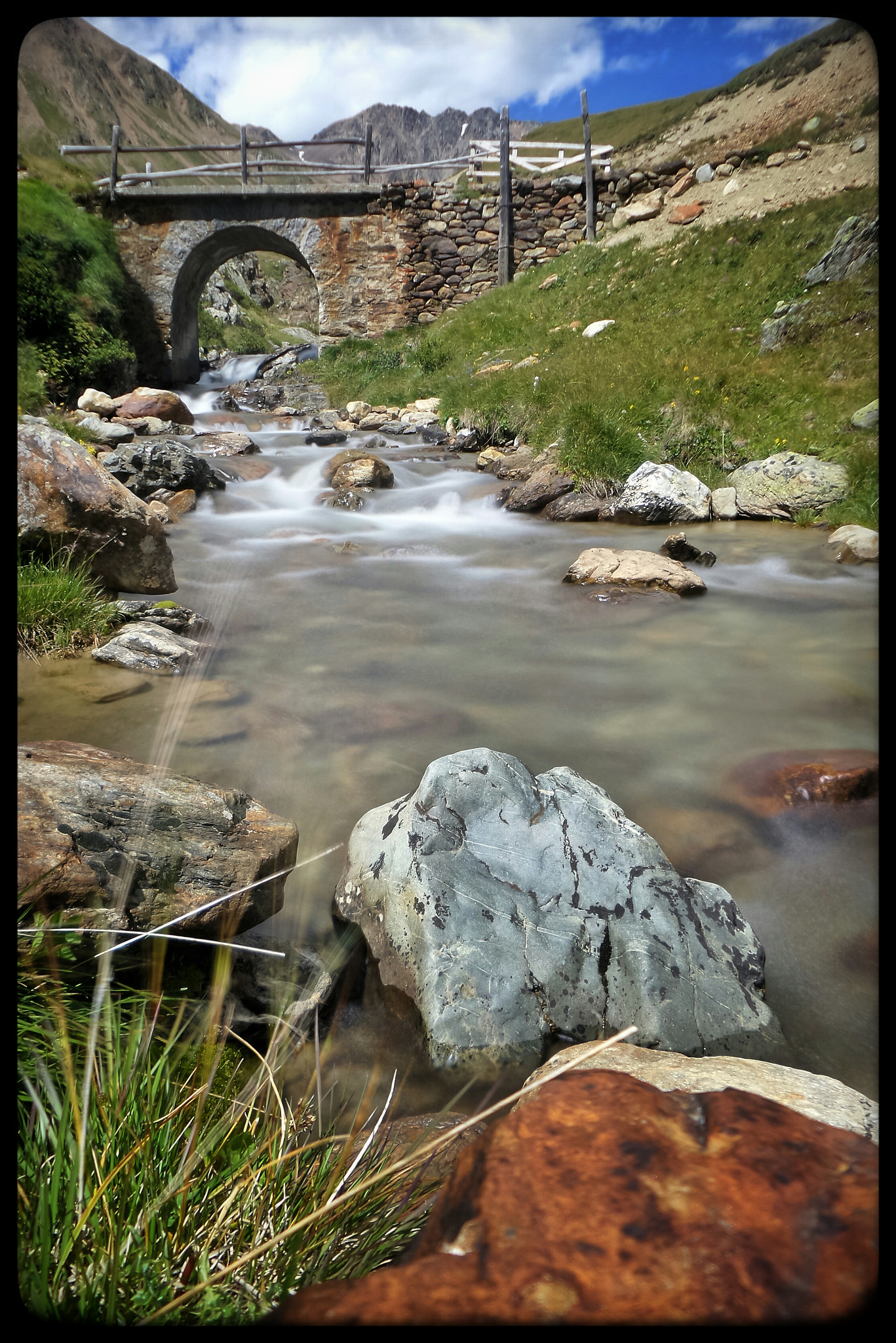Samsung Galaxy K Zoom sample photo. Water flow photography