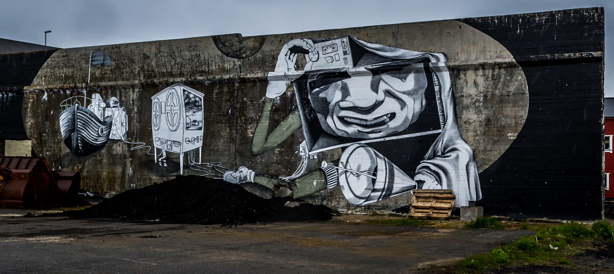 Sigma 17-70mm F2.8-4 DC Macro OS HSM sample photo. Streetart vardø photography