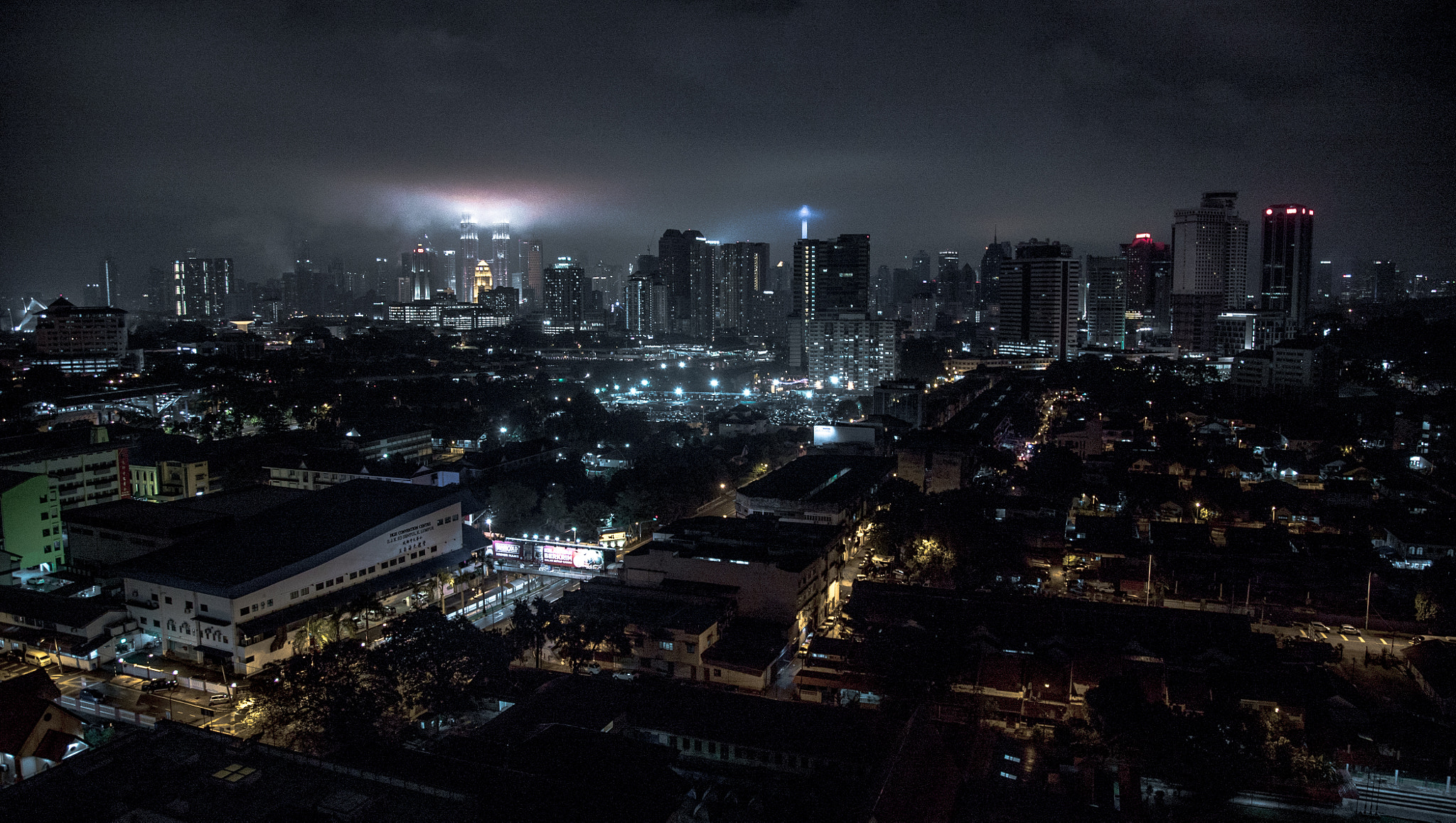 Canon EF 24-105mm F4L IS USM sample photo. Kl @ night photography