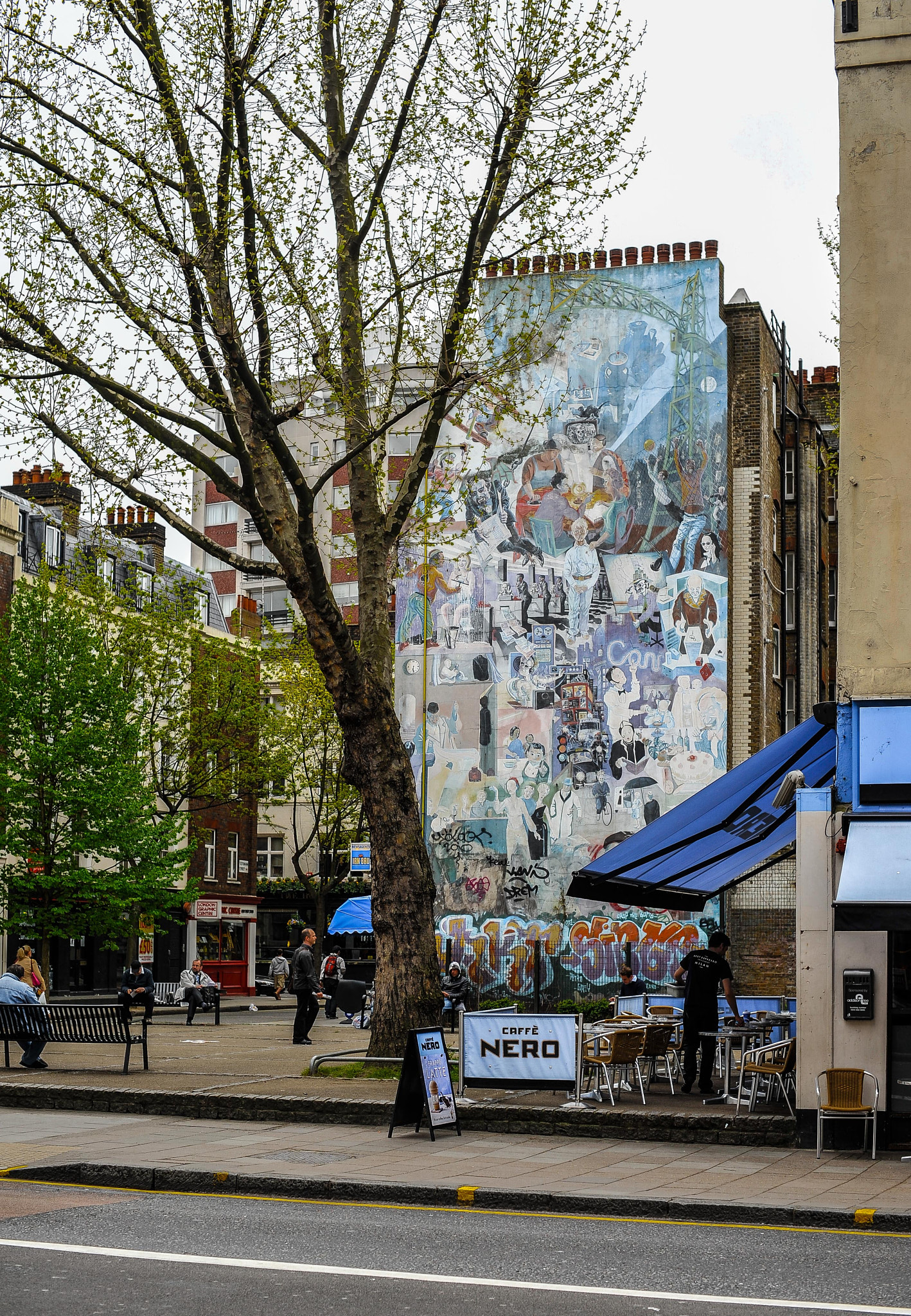 Nikon D700 sample photo. On tottenham court road photography