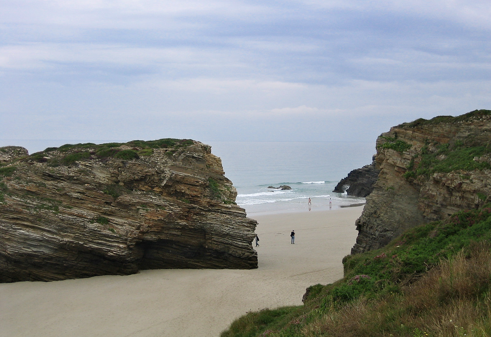 Canon POWERSHOT S50 sample photo. Beach of the cathedrals photography