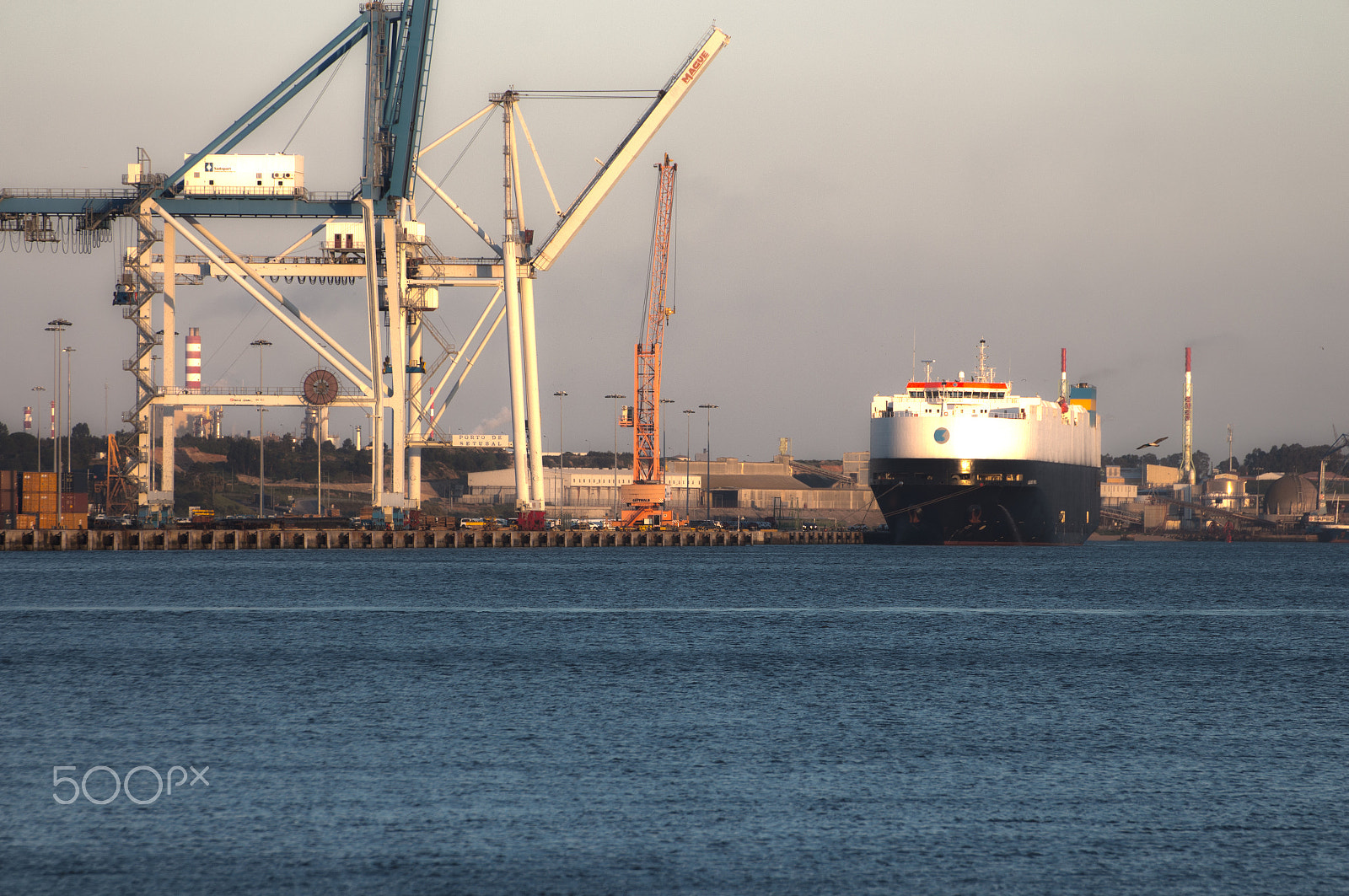 Canon EOS 650D (EOS Rebel T4i / EOS Kiss X6i) sample photo. Big boat, bigger crane photography