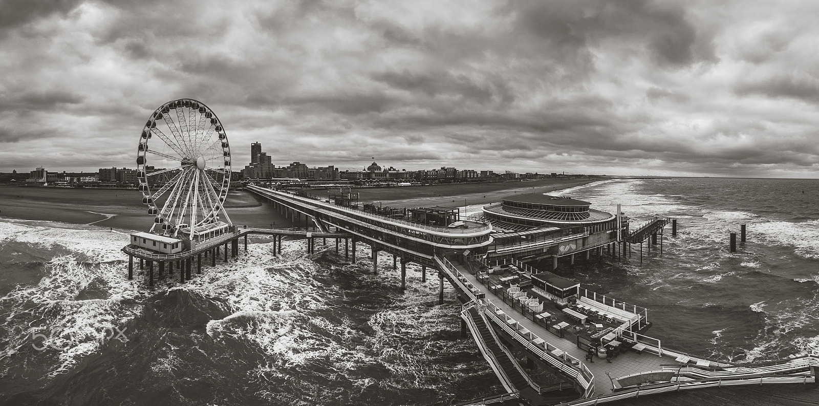 Pentax K-S2 sample photo. Rough sea on scheveningen beach... photography