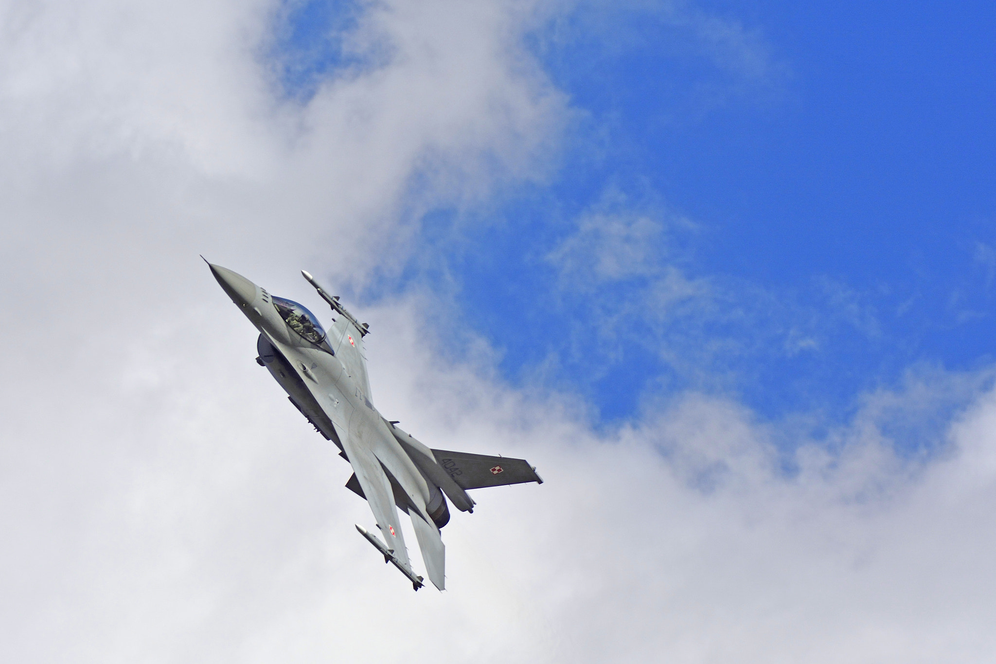 Nikon AF-S Nikkor 70-200mm F2.8G ED VR II sample photo. F16 air photography