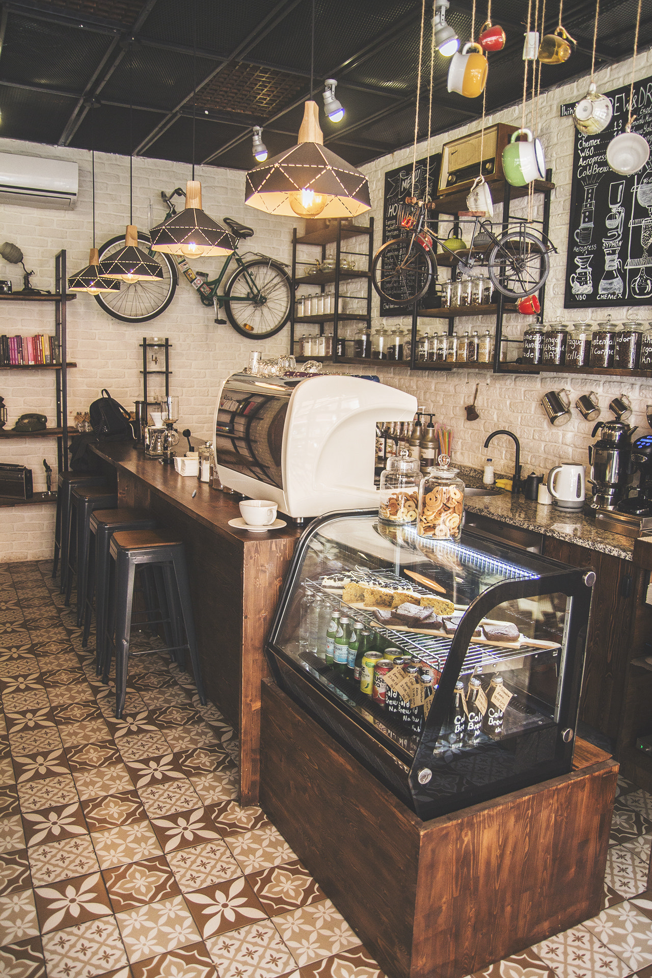 Tamron SP AF 17-50mm F2.8 XR Di II LD Aspherical (IF) sample photo. Vintage coffee boutique photography