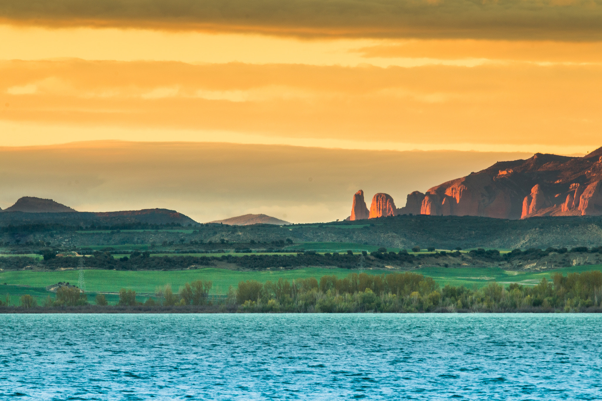Canon EF-S 55-250mm F4-5.6 IS STM sample photo. Acantilados de riglos photography
