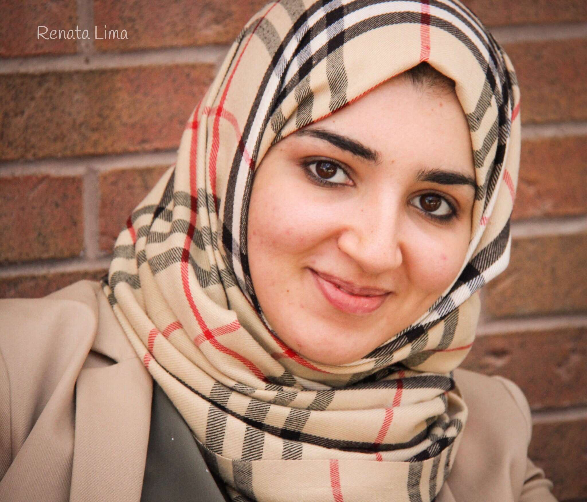 Canon EF-S 18-200mm F3.5-5.6 IS sample photo. Libanese woman photography