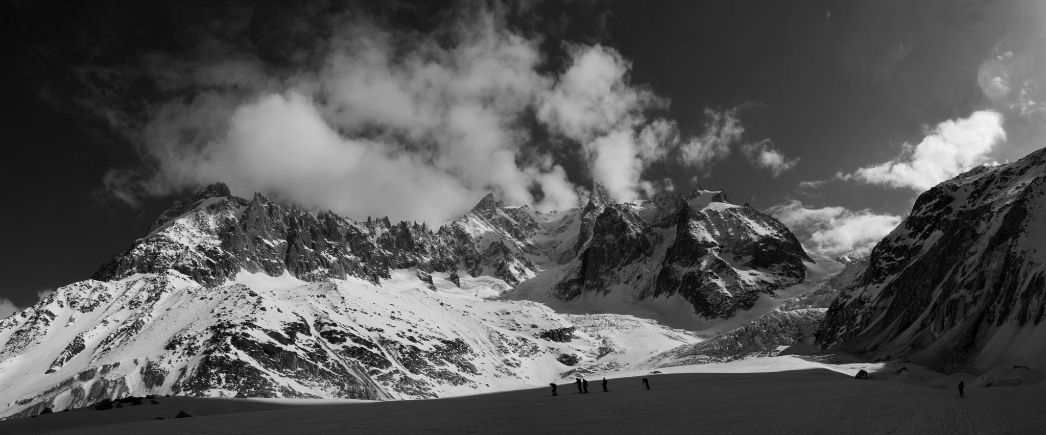 Nikon D90 + Nikon AF-S DX Nikkor 18-70mm F3.5-4.5G ED-IF sample photo. Vallee blanche panorama b and w photography