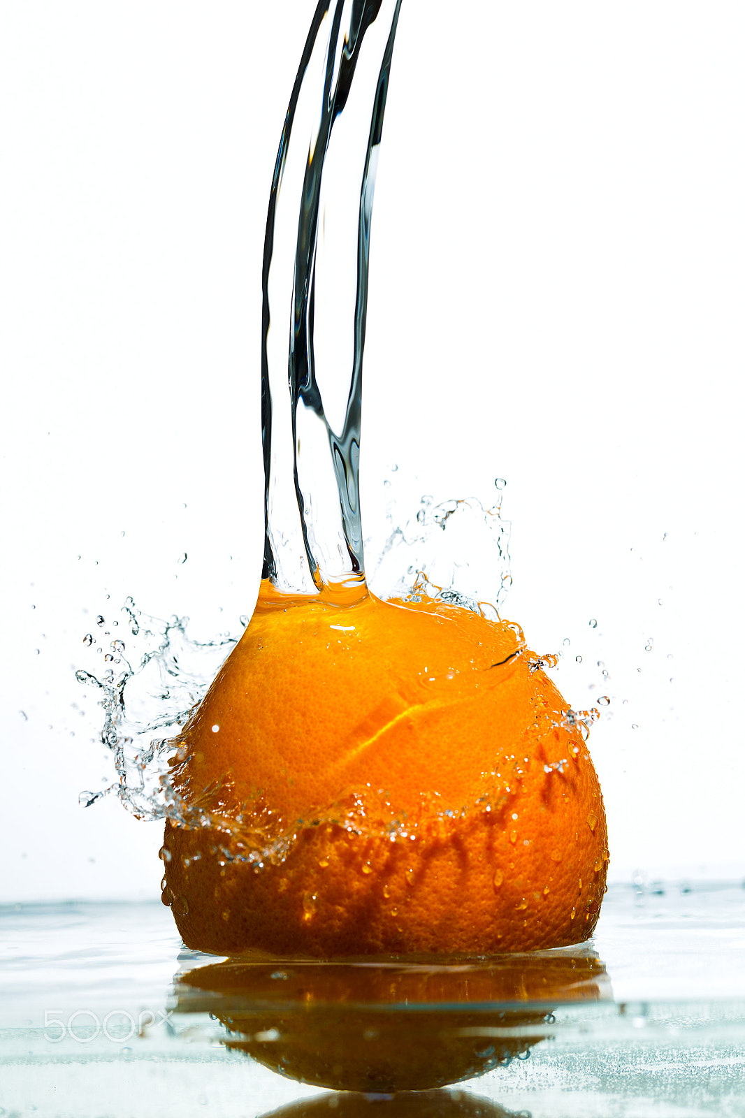 Canon EF 100mm F2.8L Macro IS USM sample photo. Orange in streams of water on a white background photography