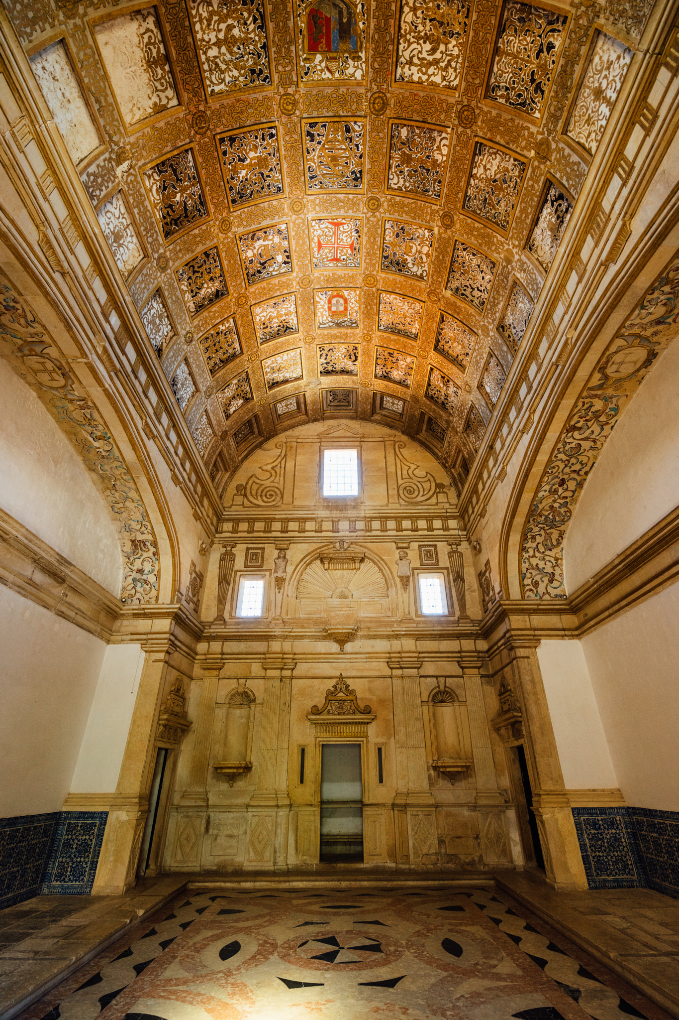 Sony a7 + Sony Vario-Tessar T* FE 16-35mm F4 ZA OSS sample photo. Le couvent photography