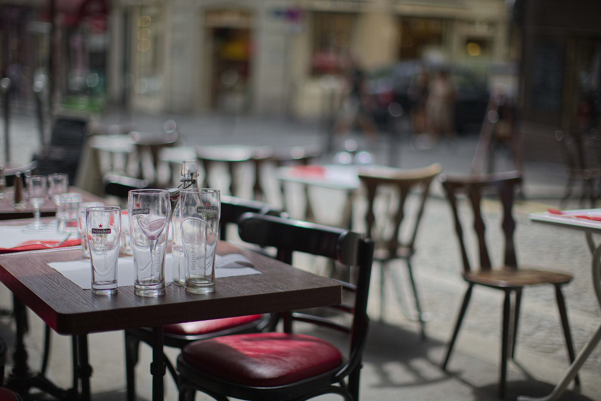 Canon EOS-1D X + Canon EF 50mm F1.2L USM sample photo. Montmartre cafe photography