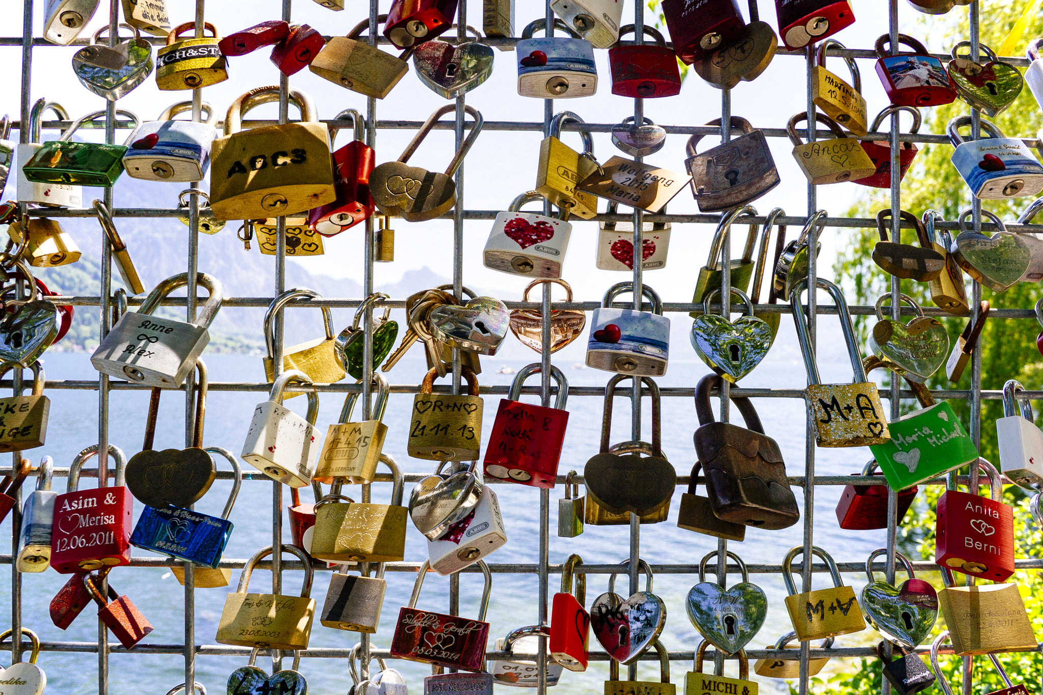 Canon EOS 400D (EOS Digital Rebel XTi / EOS Kiss Digital X) sample photo. Love padlock photography