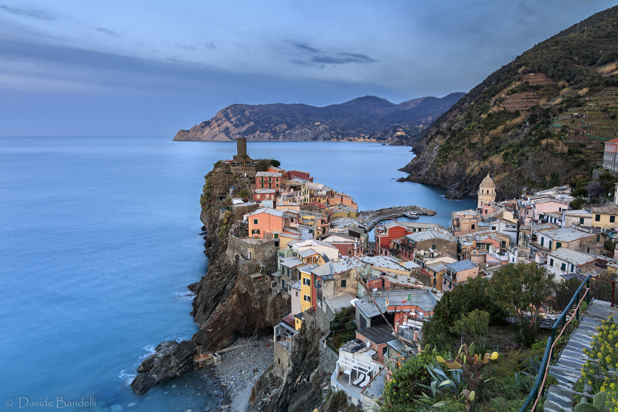 Canon EOS 80D + Tokina AT-X Pro 11-16mm F2.8 DX sample photo. Vernazza photography