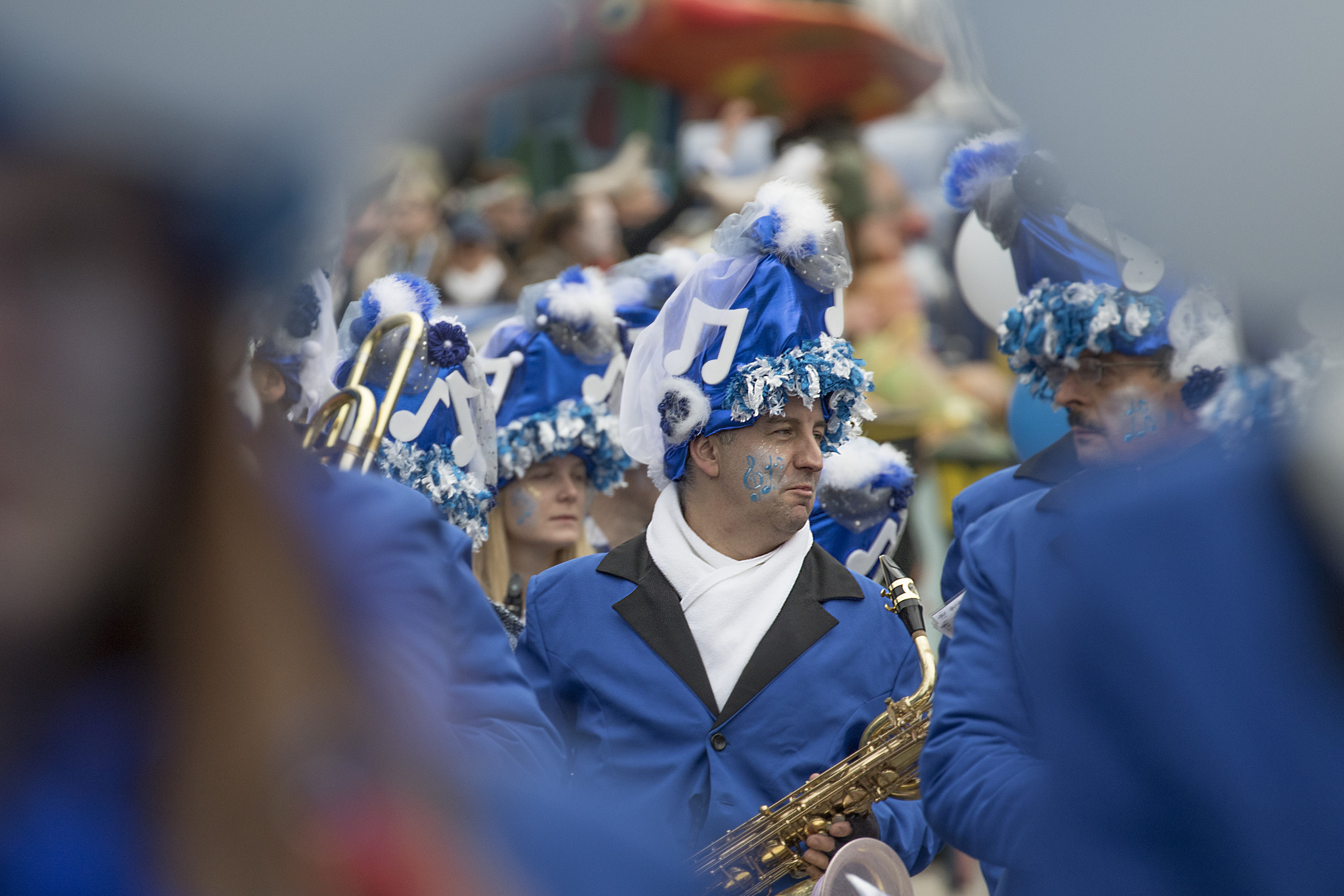 Canon EF 70-300mm F4-5.6L IS USM sample photo. Musician in parade photography