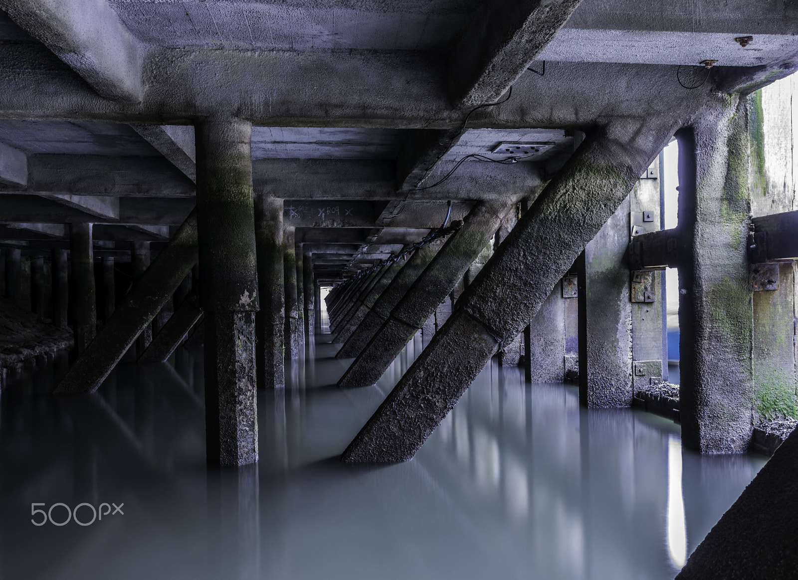 Nikon D7200 + Tamron SP AF 17-50mm F2.8 XR Di II LD Aspherical (IF) sample photo. Under the pier photography