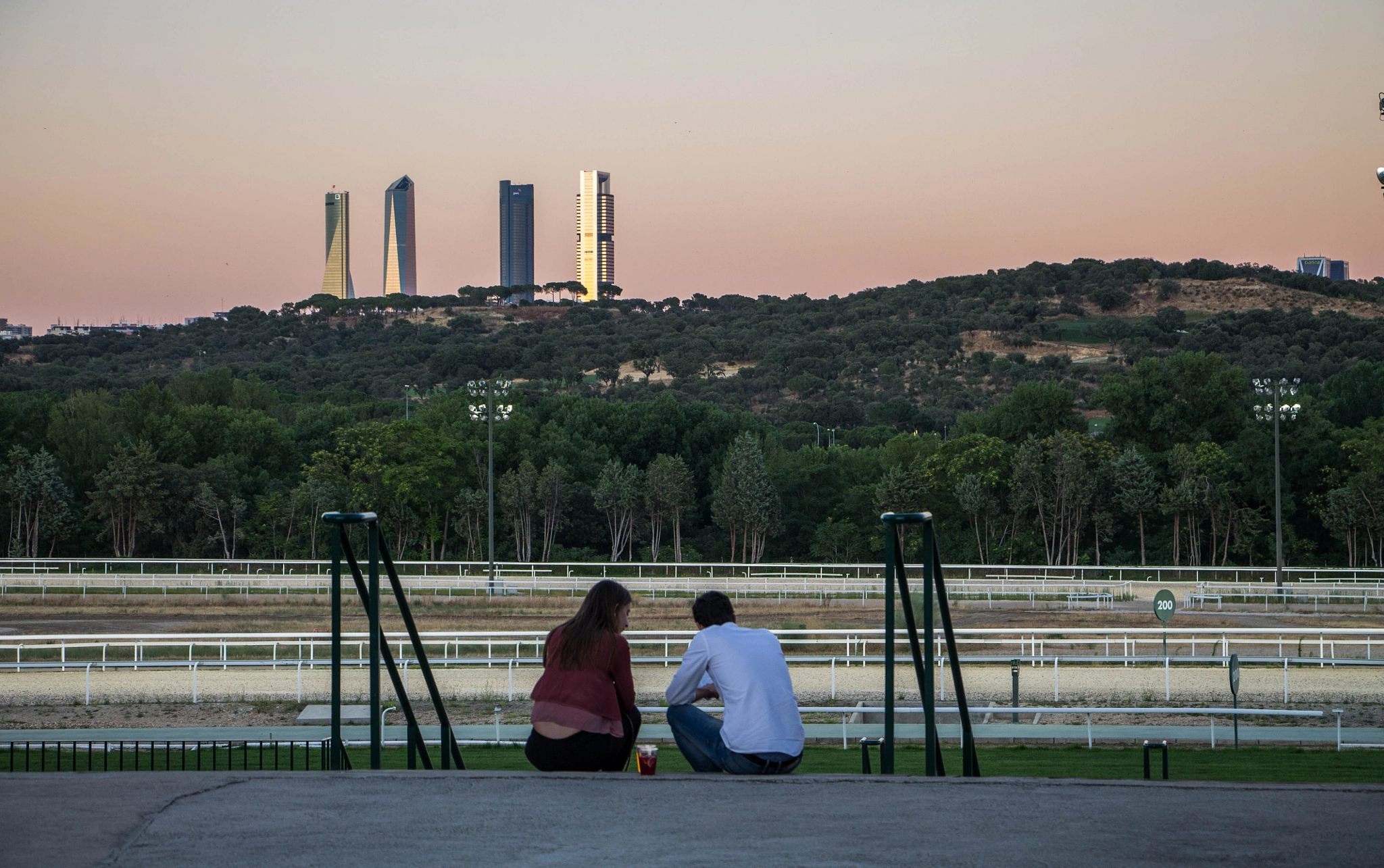 Canon EOS 1100D (EOS Rebel T3 / EOS Kiss X50) sample photo. Tarde en el hipodromo photography