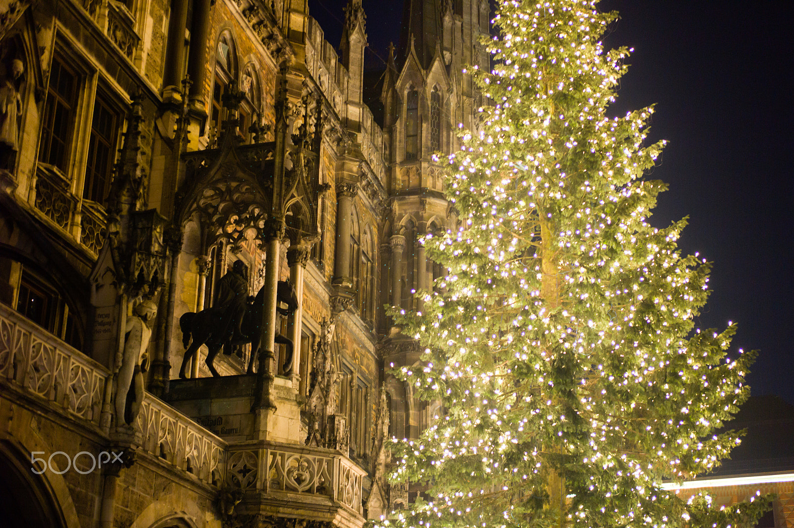 Leica M9 + Leica Summilux-M 50mm F1.4 ASPH sample photo. Marienplatz by night photography