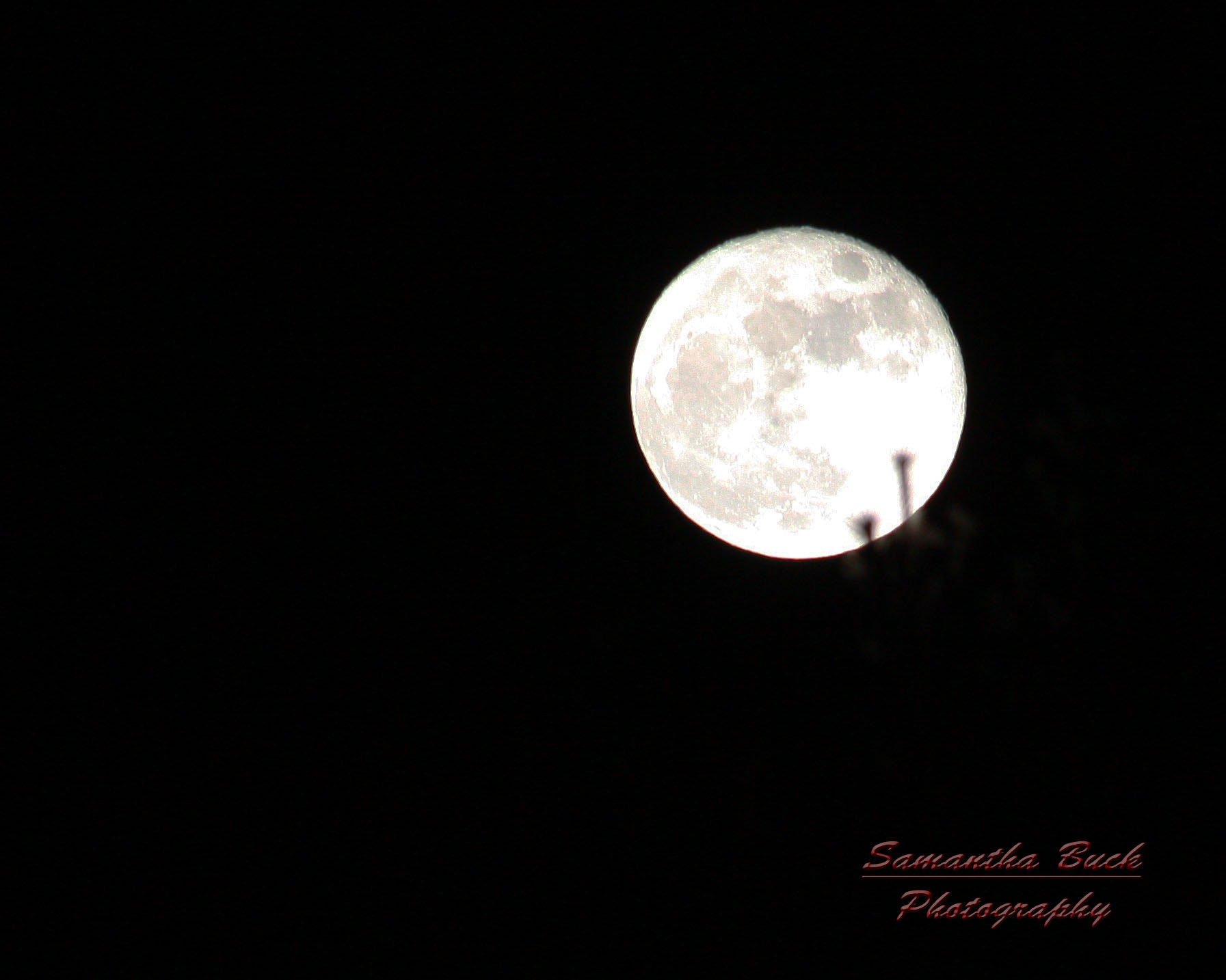 Canon EF-S 55-250mm F4-5.6 IS STM sample photo. I see the moon photography