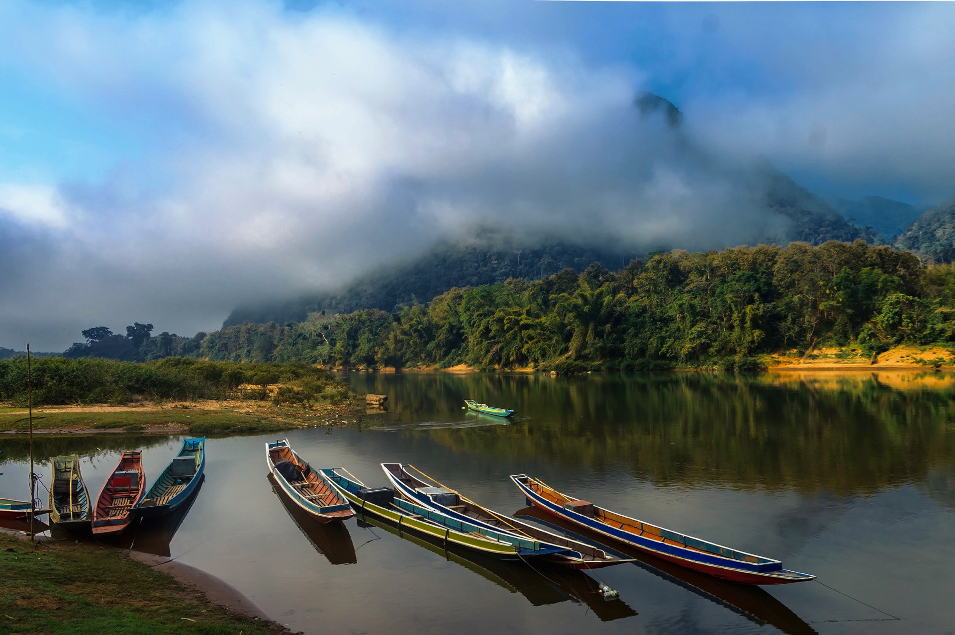 Canon EOS 1100D (EOS Rebel T3 / EOS Kiss X50) sample photo. Morning boats photography