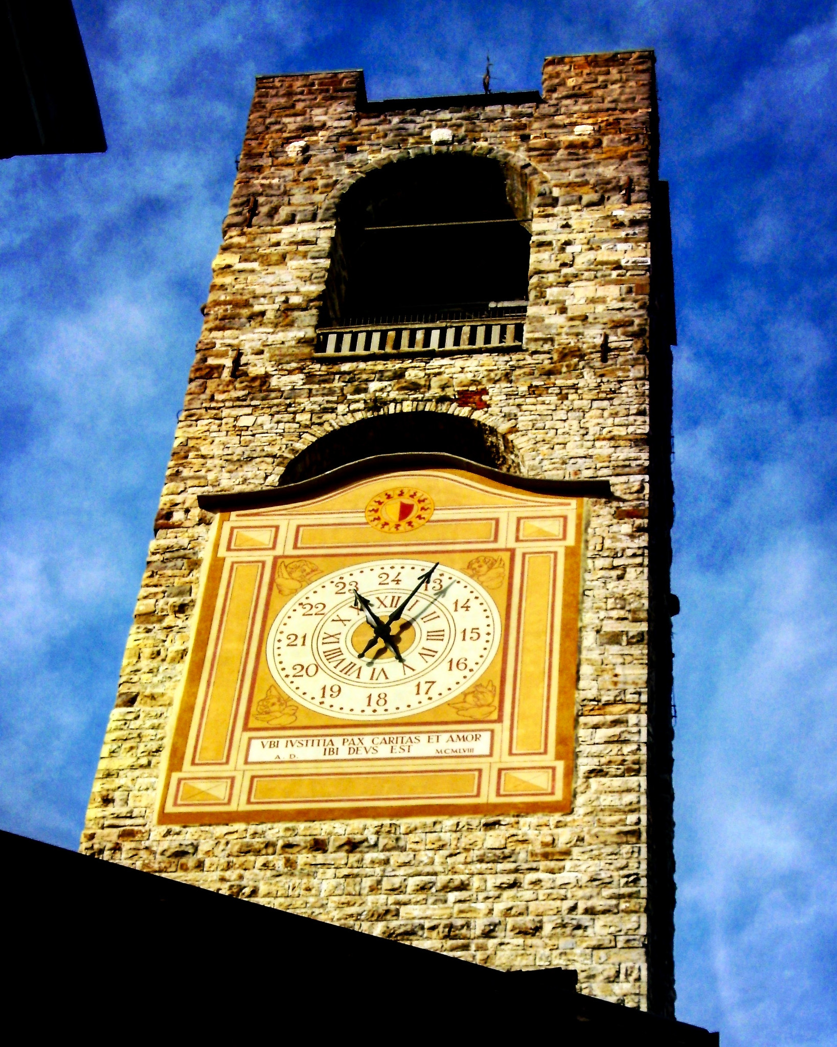 TRAVELER XS 40 sample photo. Clock photography