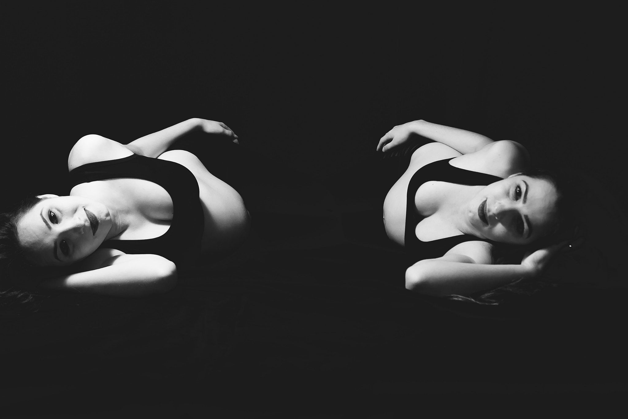 Sony DT 18-200mm F3.5-6.3 sample photo. Pregnant twins in the mirror photography