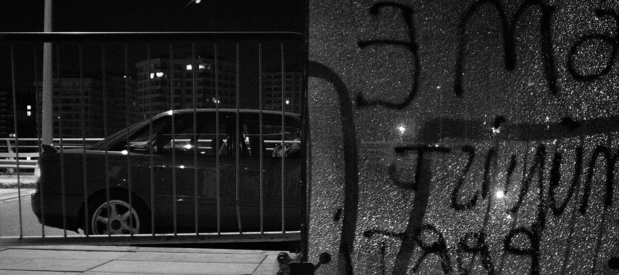 Canon EOS 7D + Canon EF 20mm F2.8 USM sample photo. Bw photography