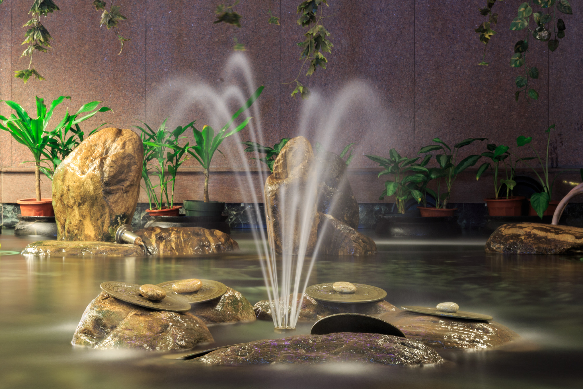 Canon EOS 700D (EOS Rebel T5i / EOS Kiss X7i) sample photo. Water feature in hong kong's kimberley hotel photography