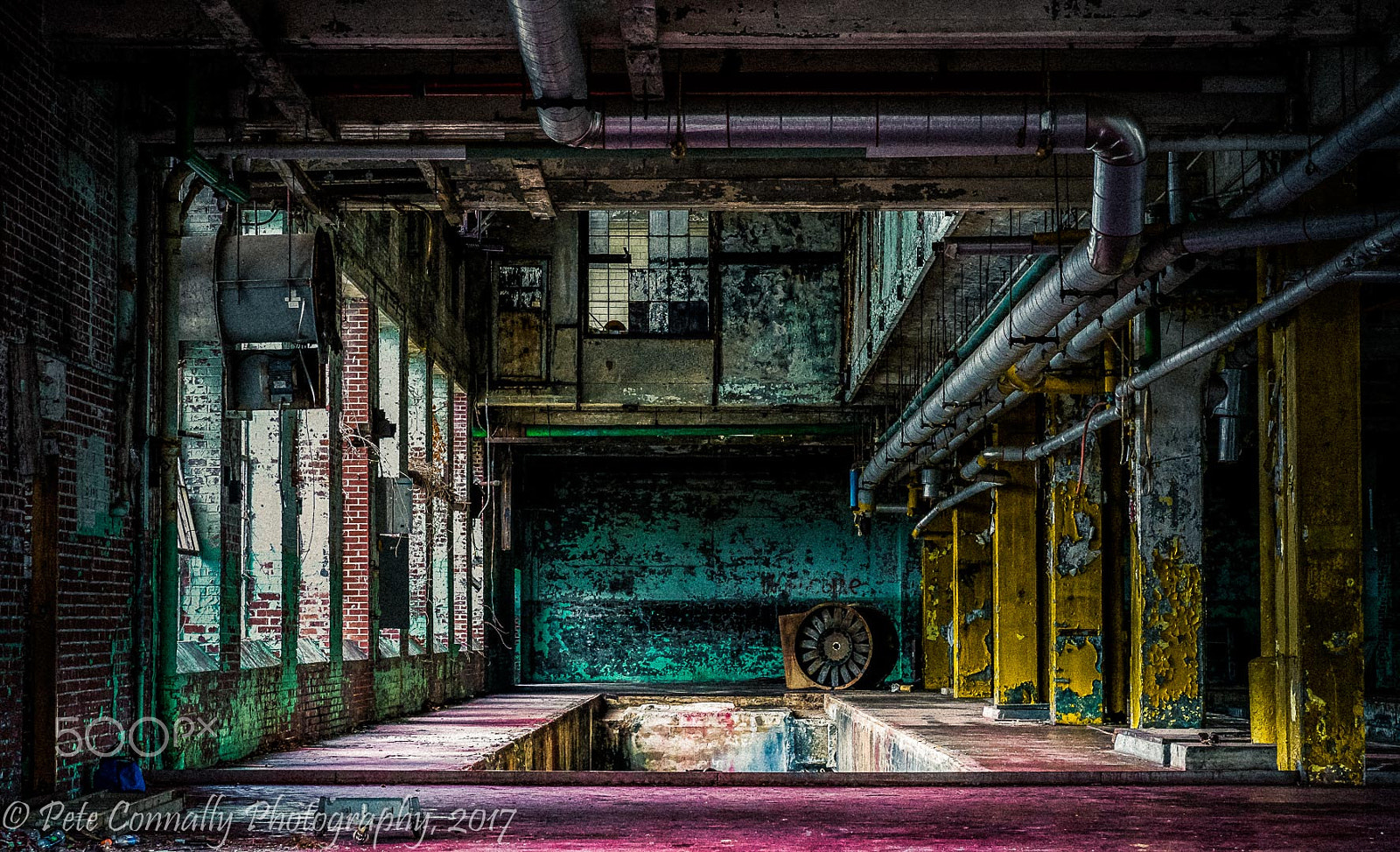 ZEISS Batis 85mm F1.8 sample photo. End of the hall photography