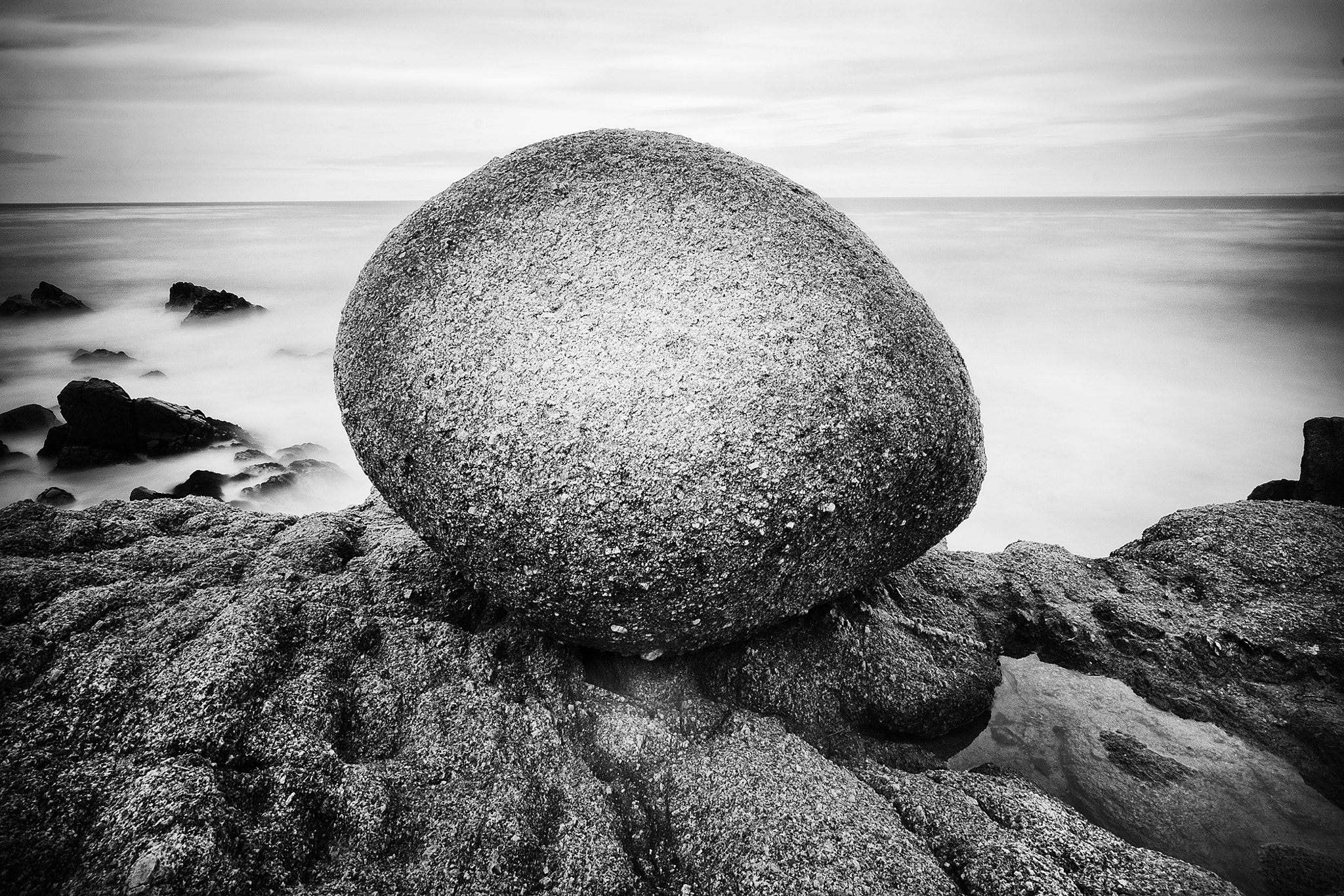 Fujifilm X-T1 + Fujifilm XF 14mm F2.8 R sample photo. Pacific grove boulder photography