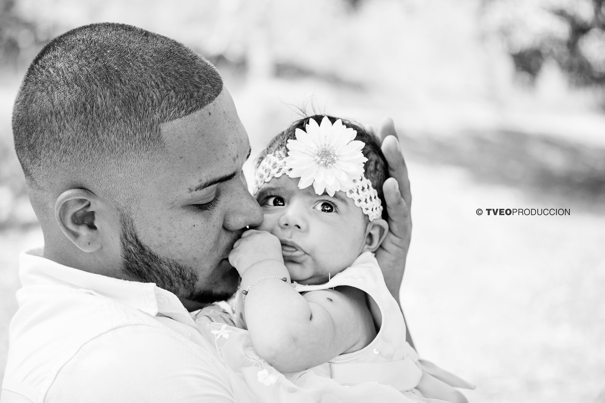 Canon EOS 60D sample photo. Padre e hija bw photography