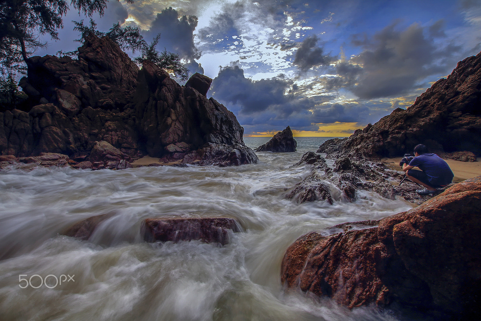 Sigma 10-20mm F3.5 EX DC HSM sample photo. Big wave photography