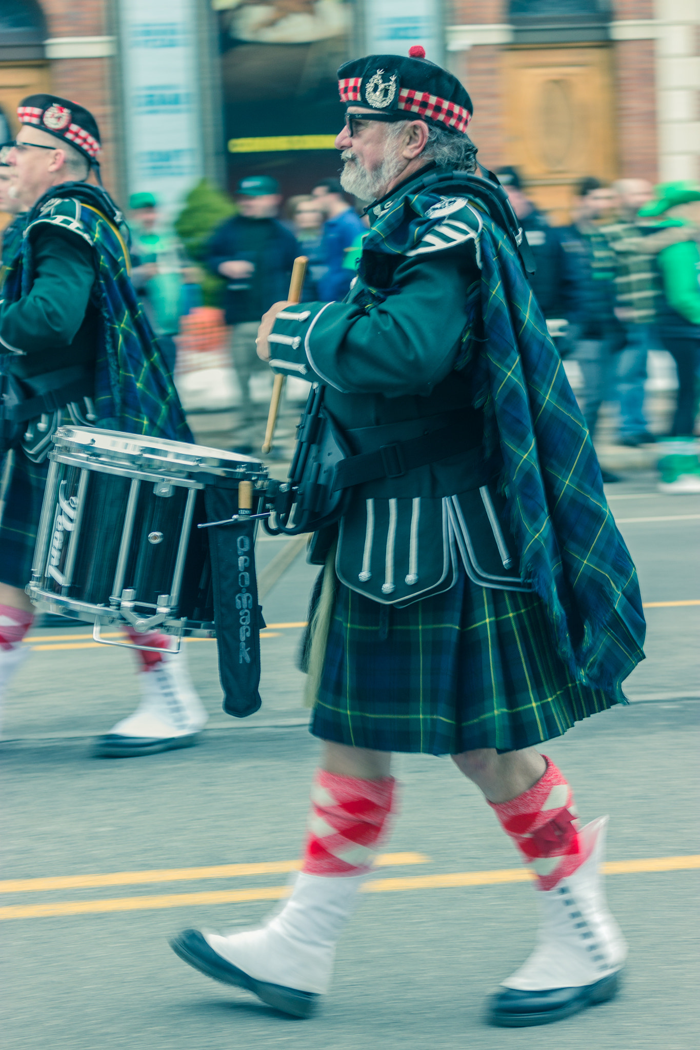Canon EOS 600D (Rebel EOS T3i / EOS Kiss X5) + Canon EF-S 55-250mm F4-5.6 IS STM sample photo. St. patrick's day parade! photography