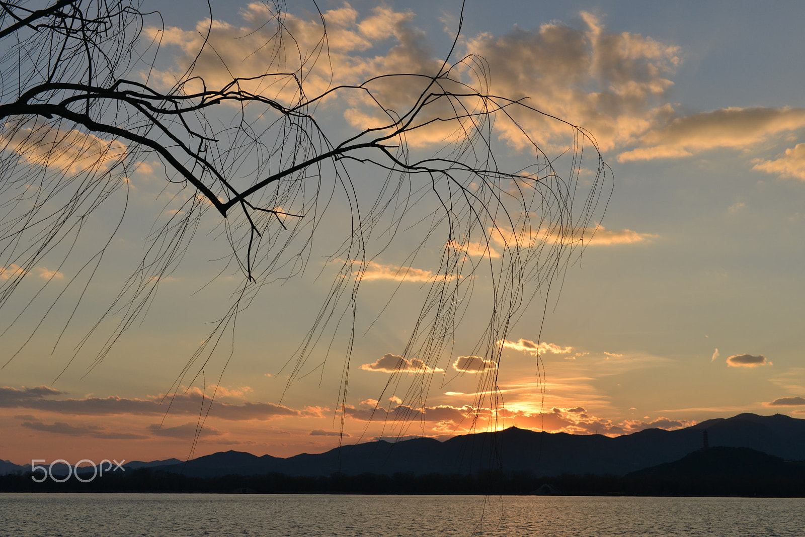 Nikon D800 + Nikon AF-S Nikkor 50mm F1.4G sample photo. The sun descended over the western hills photography