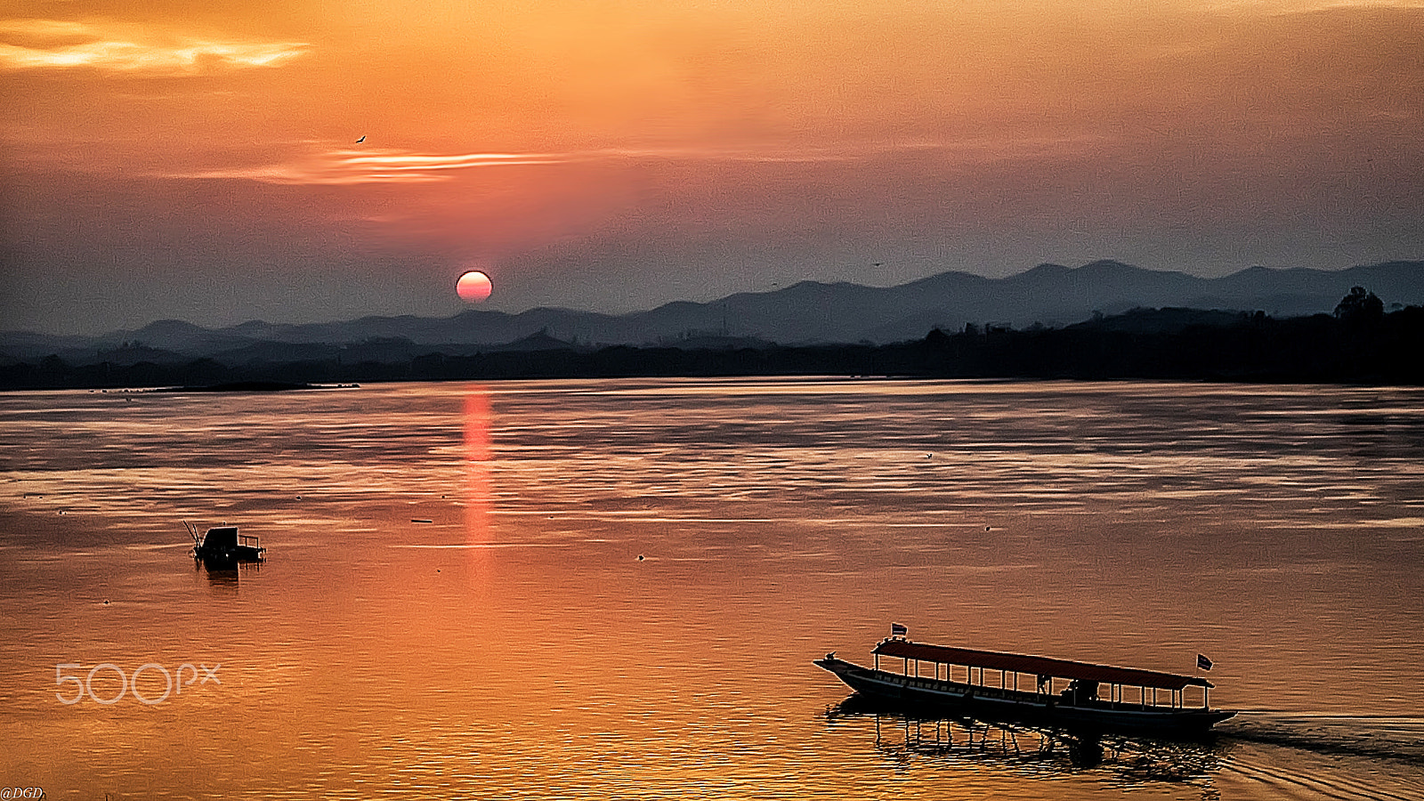 Sony E 55-210mm F4.5-6.3 OSS sample photo. Chiang khan sunset photography