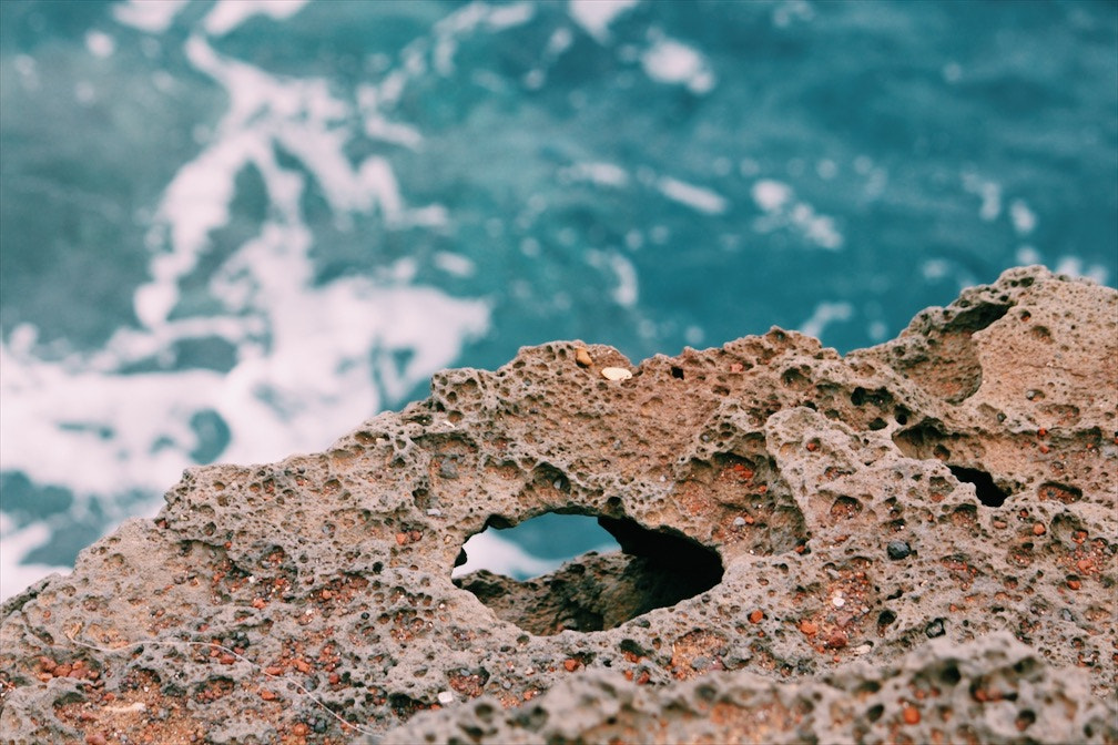 Canon EF-S 55-250mm F4-5.6 IS sample photo. Minimalist view of the ocean. photography