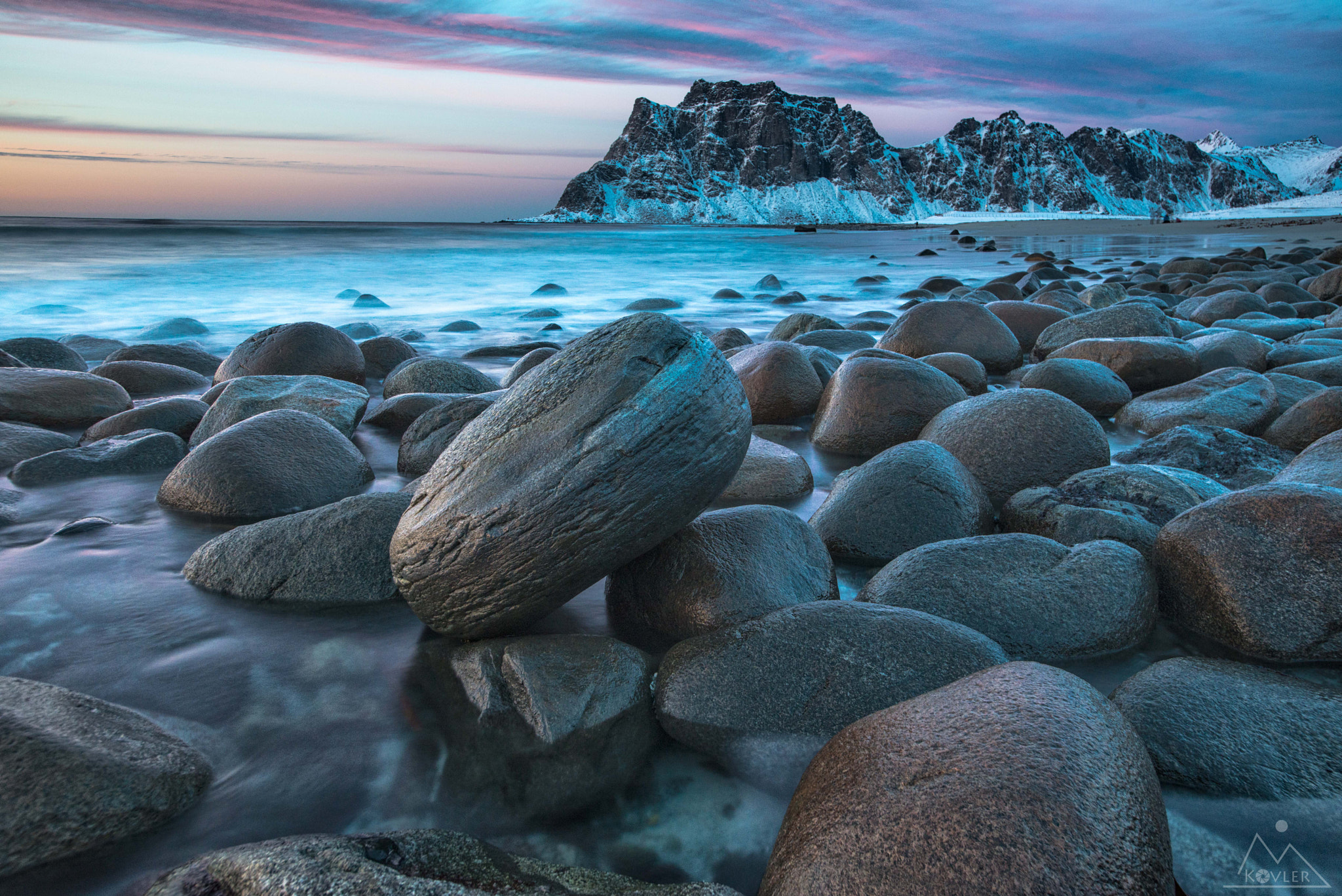 Nikon AF-S Nikkor 17-35mm F2.8D ED-IF sample photo. Sunset at lofoten photography
