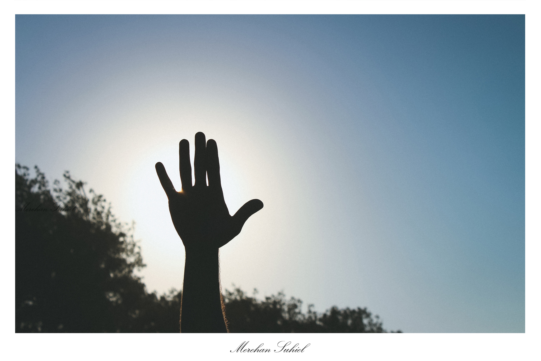 Canon EOS 650D (EOS Rebel T4i / EOS Kiss X6i) sample photo. One hand photography