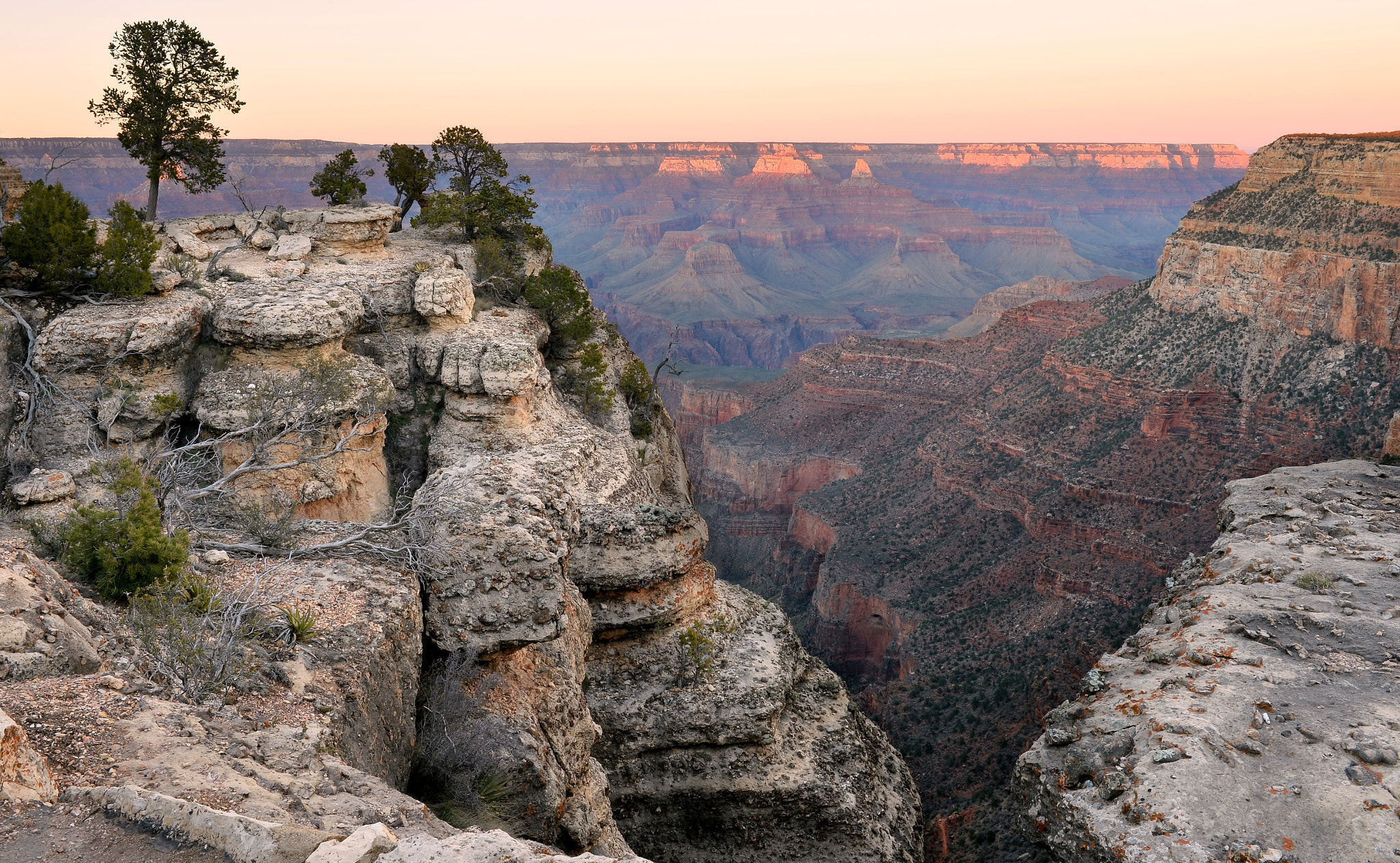 Nikon AF-S Nikkor 24-70mm F2.8G ED sample photo. Grand canyon sunset - near trailview overlook photography