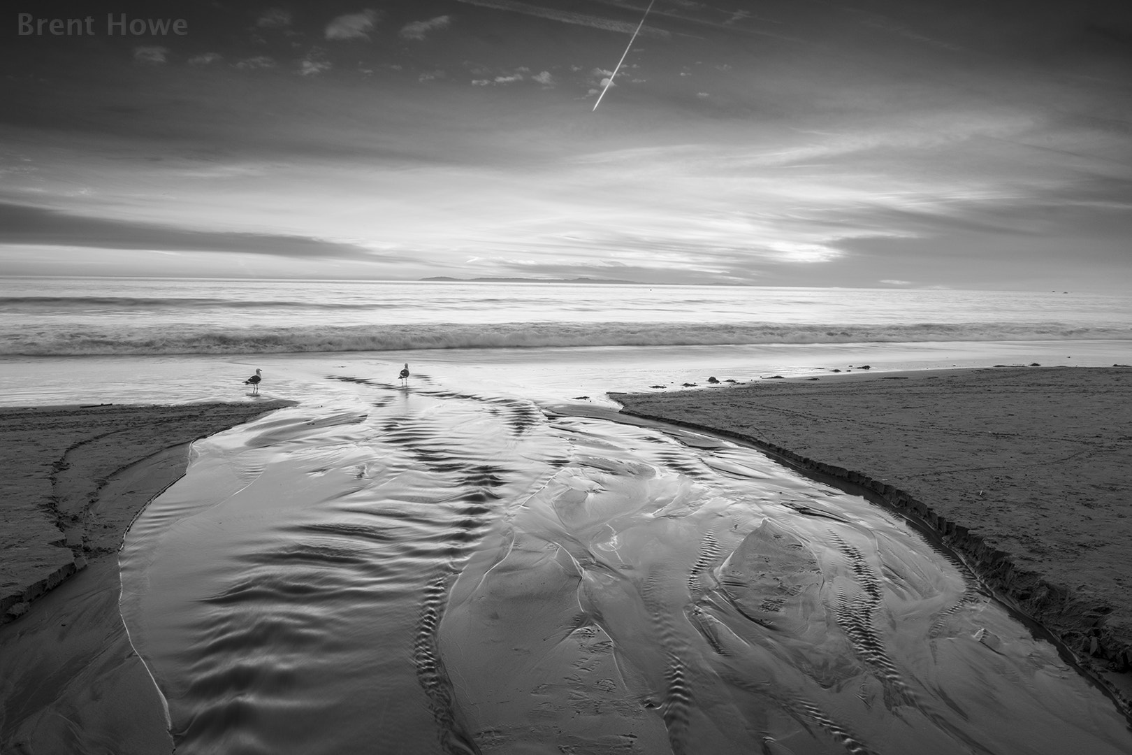 Canon TS-E 24.0mm f/3.5 L II sample photo. Black & white beach photography