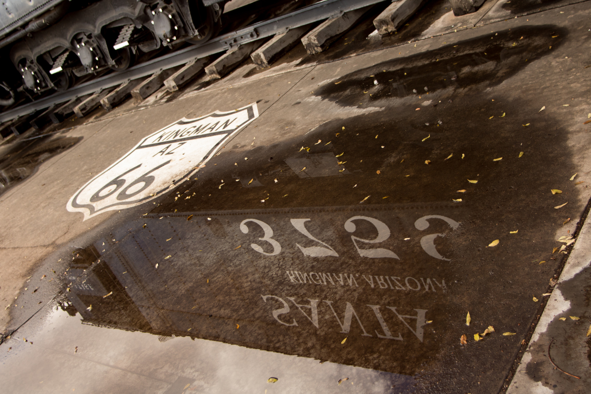 Canon EOS 750D (EOS Rebel T6i / EOS Kiss X8i) + Tamron AF 19-35mm f/3.5-4.5 sample photo. Train reflection route 66 photography