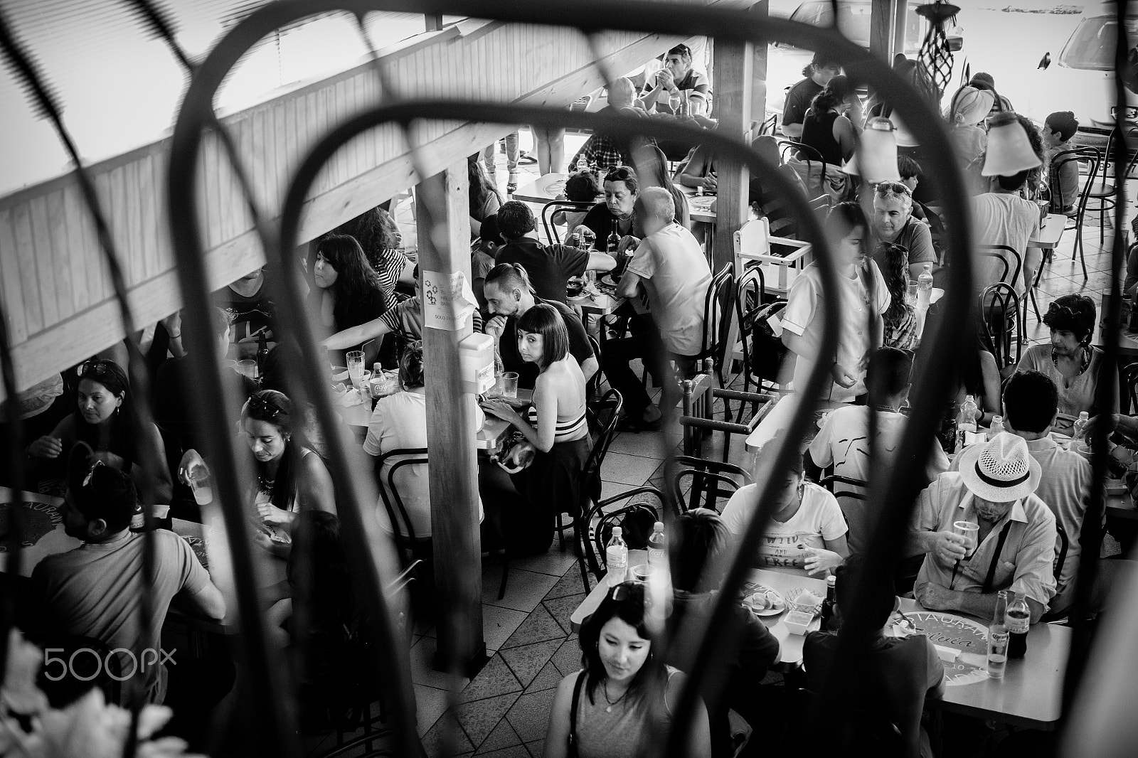 Fujifilm X-T1 + Fujifilm XF 35mm F2 R WR sample photo. A moment in the crowd photography
