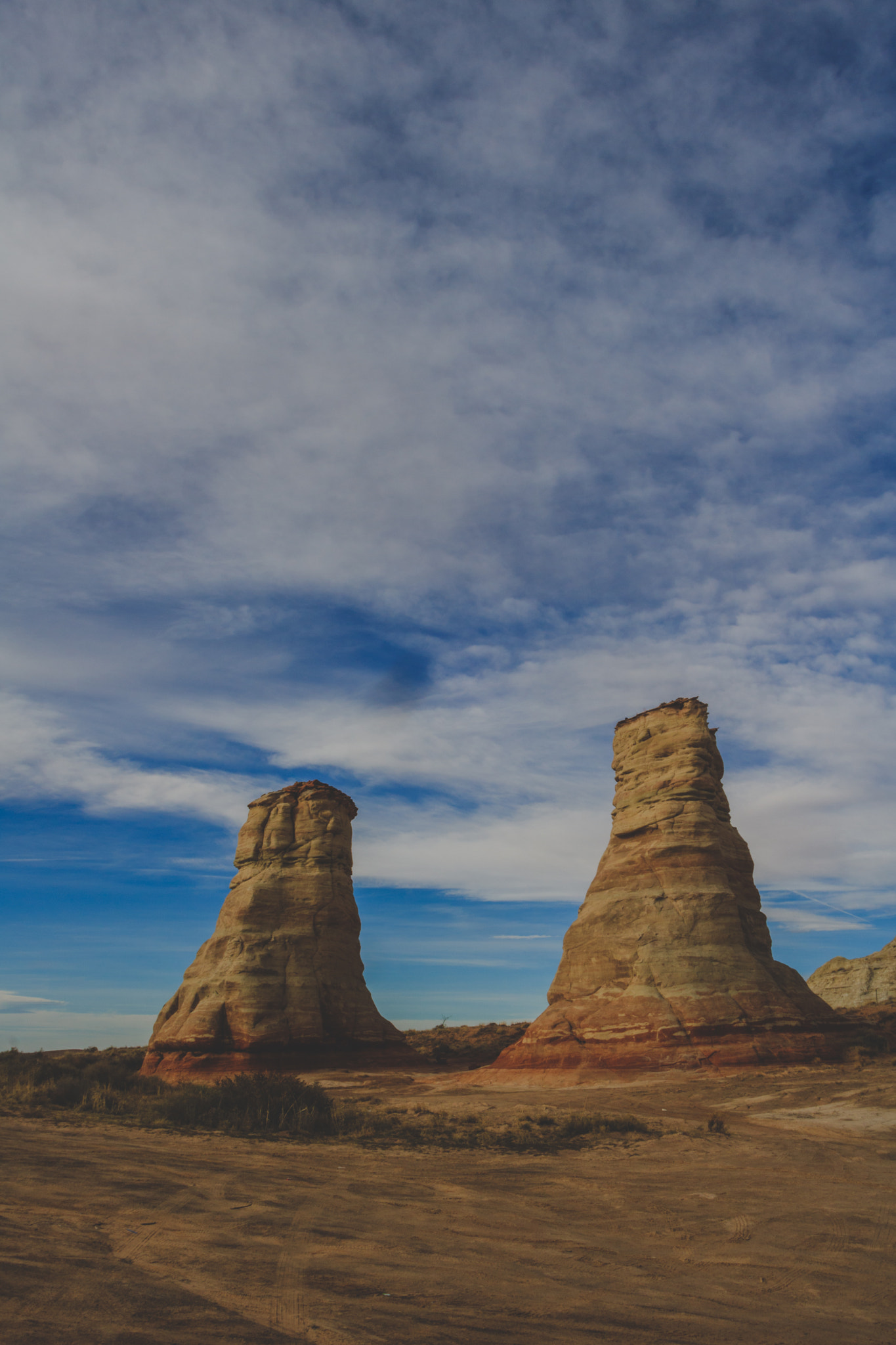 Canon EOS 750D (EOS Rebel T6i / EOS Kiss X8i) + Tamron AF 19-35mm f/3.5-4.5 sample photo. Along an arizona highway photography