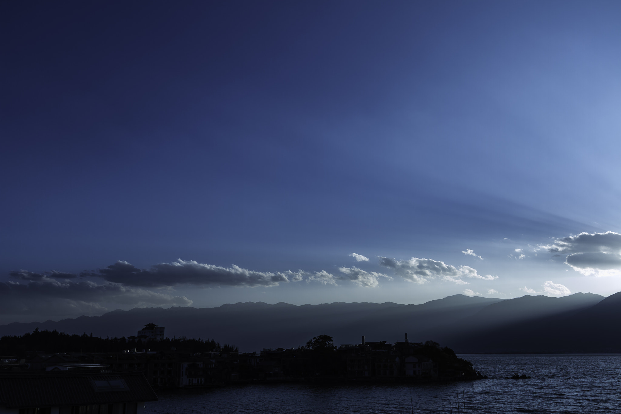 Canon EF-S 10-22mm F3.5-4.5 USM sample photo. 苍山 洱海 photography