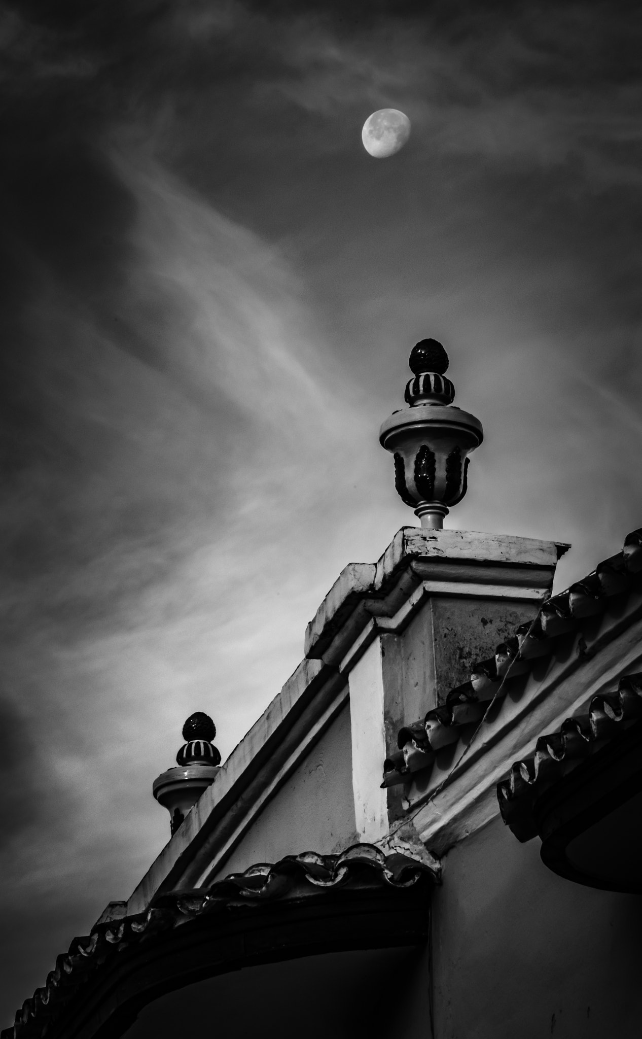 Fujifilm X-T2 + Fujifilm XF 18-135mm F3.5-5.6 R LM OIS WR sample photo. Cuba moon photography