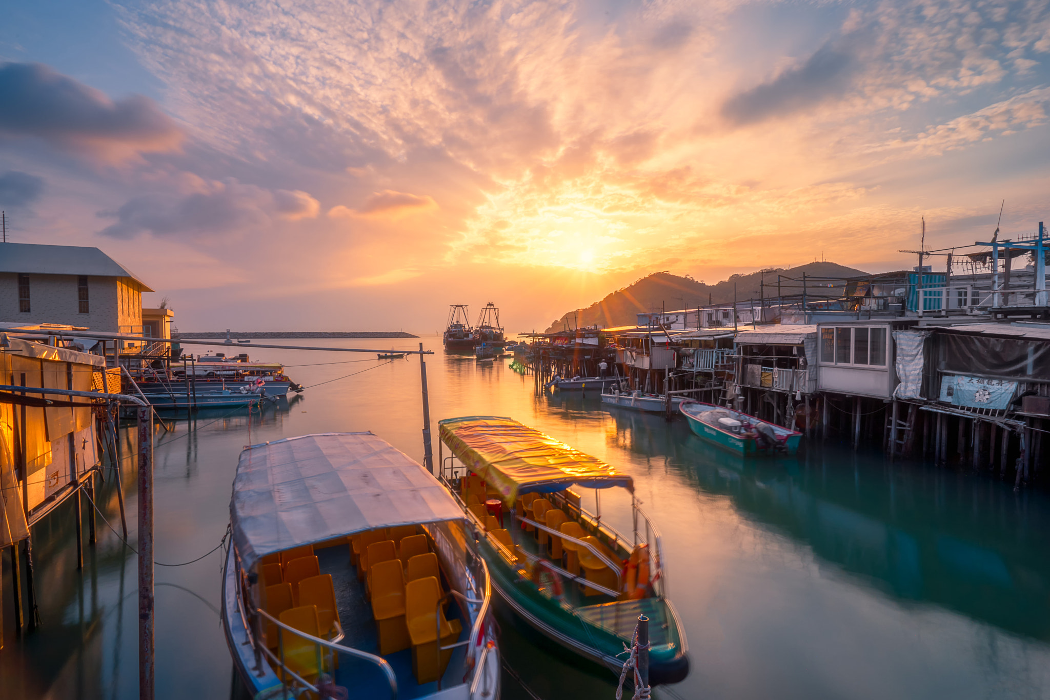 Sony a7 + Sony Vario-Tessar T* FE 16-35mm F4 ZA OSS sample photo. Venice in hk photography