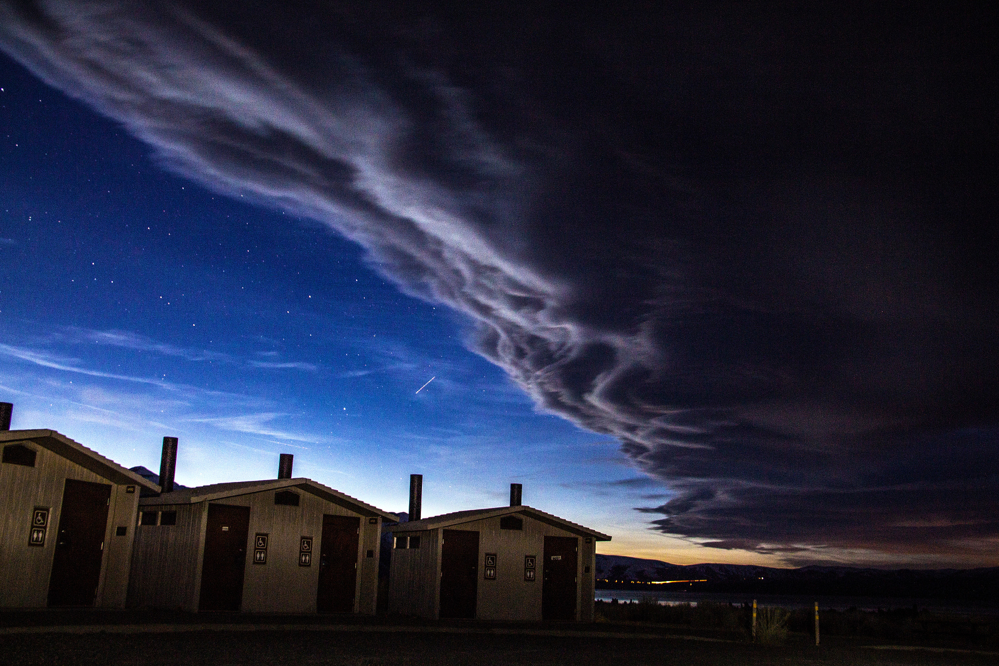 Canon EF-S 18-200mm F3.5-5.6 IS sample photo. The night, the cloud, the dark photography